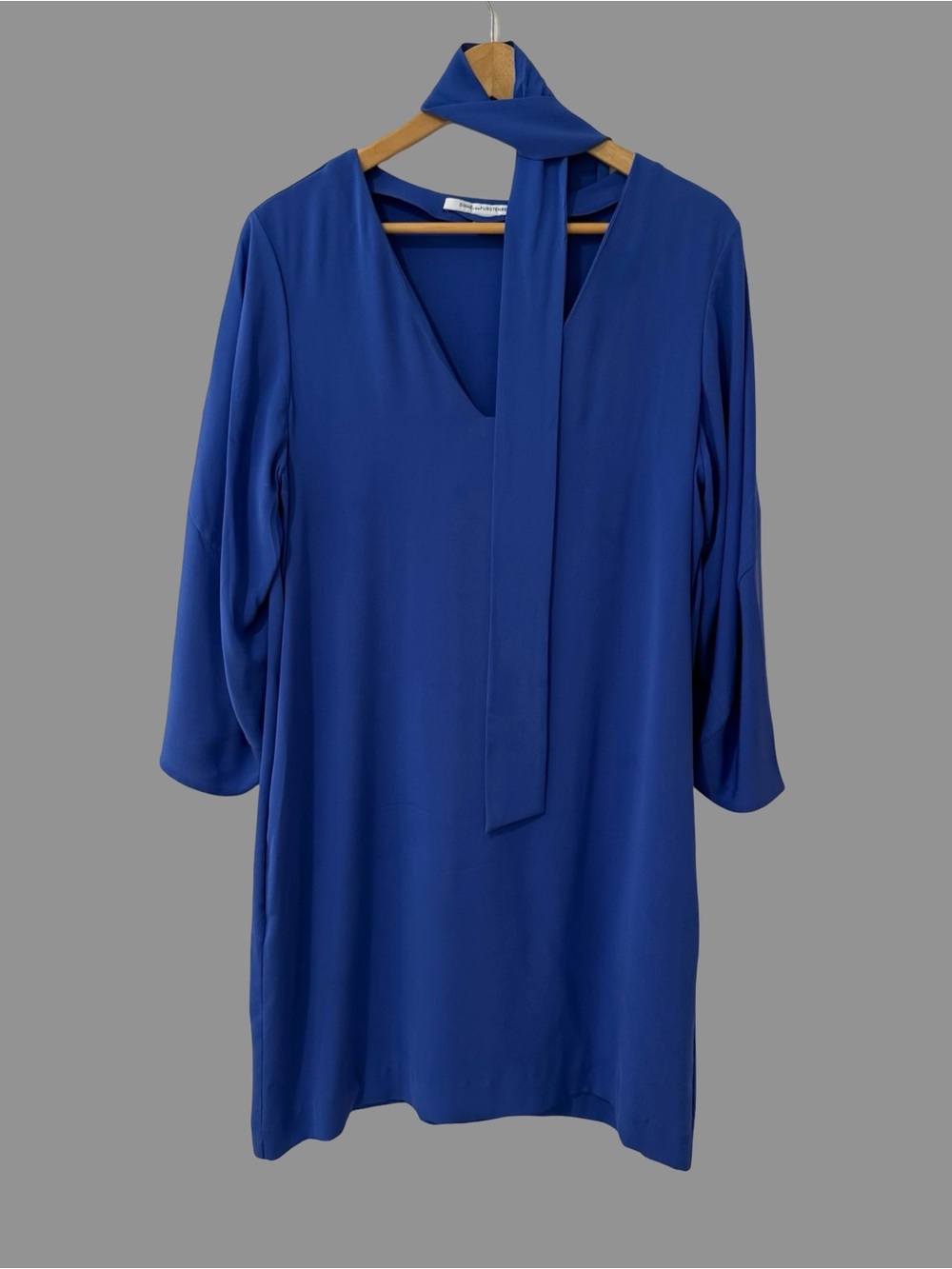 Diane Von Furstenberg “Iliana” Blue Silk Knee Length V-Neck Dress US12 ($650)